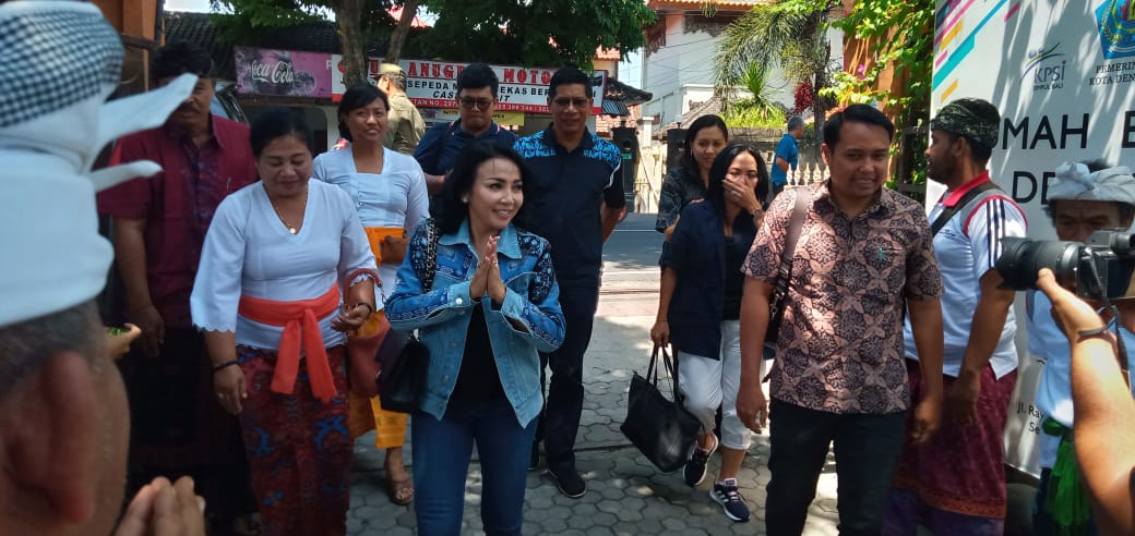 Dikontruksi HAKIKI yang di buka secara langsung oleh BUNDA SELLY  di  Rumah Berdaya Denpasar.