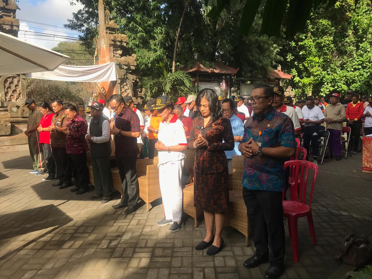 PENYERAHAN BINGKISAN UNTUK PARA VETERAN