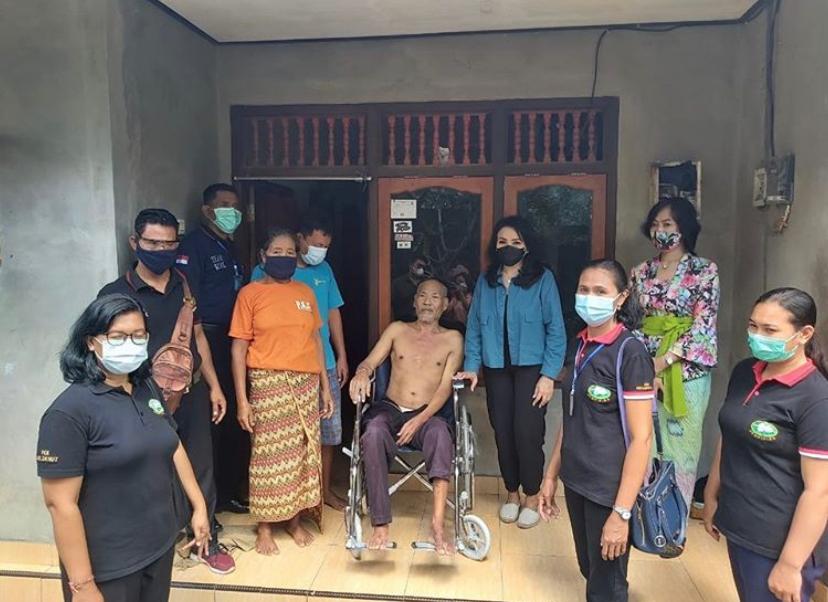 Penyerahan Bantuan Kursi Roda
