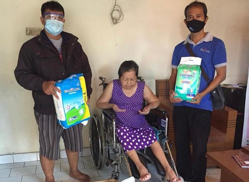 Penyerahan Bantuan Pampers