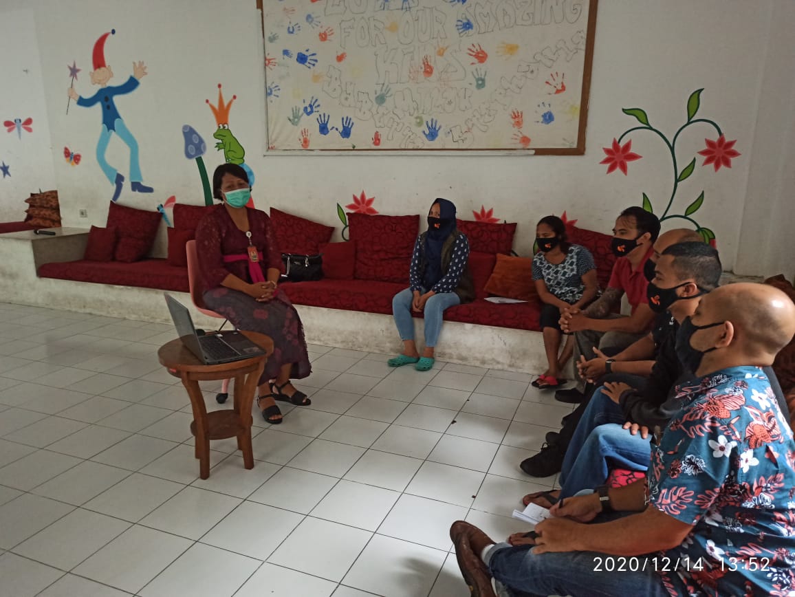 Memberikan materi pengasuhan anak menurut PP No. 44/2017 di Panti Cinta Kasih Anak