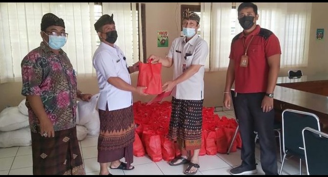 Distribusi Sembako Isoman ke Kantor Camat Denpasar Barat