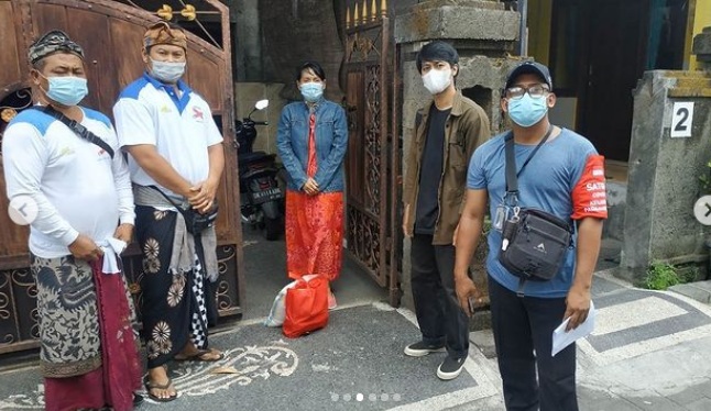 Bantuan Sembako untuk Warga Isoman di Padangsambian