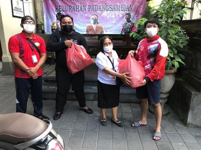 Membantu UMKM Nasi Jinggo Untuk dibagikan di Padangsambian