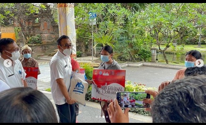 Penyerahan Simbolis Bantuan BPNT, PKH, dan BST oleh Bapak Walikota Denpasar