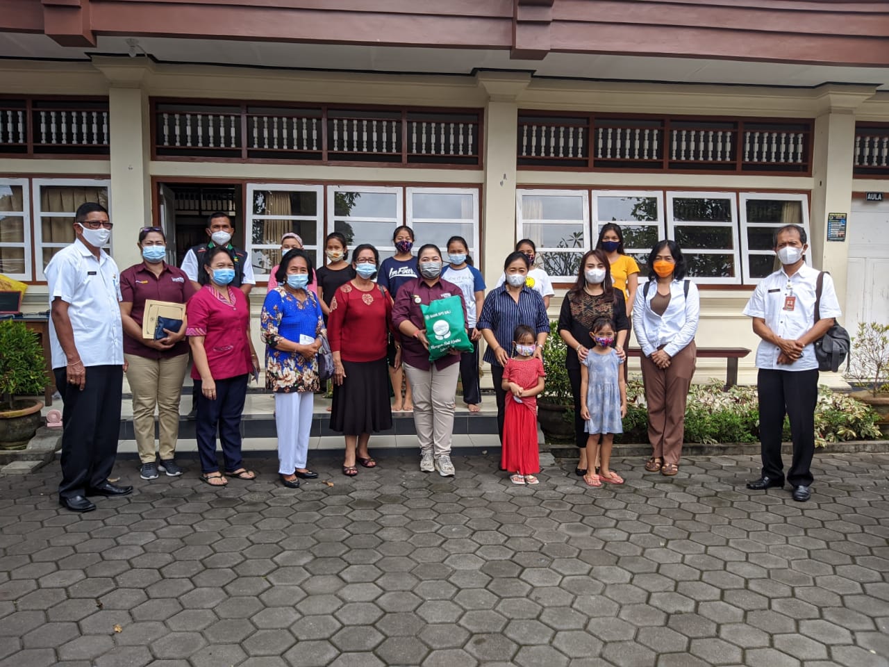 Penyerahan Sembako bersama K3S Kota Denpasar