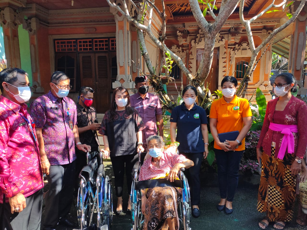 Penyerahan Bantuan Kursi Roda 