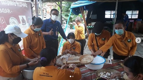 Kegiatan di Dapur Umum Gotong Royong
