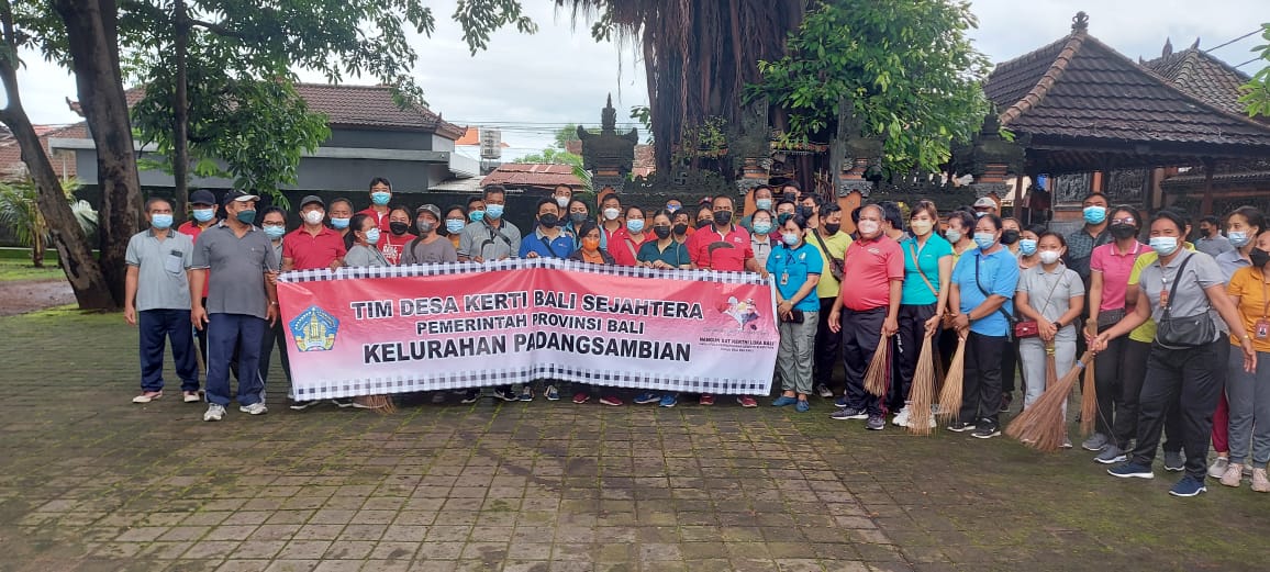 Kerja Bakti Bapak Angkat di Kelurahan Padangsambian