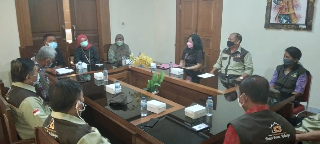 Menerima Tim Monev LK3 KEMENSOS RI