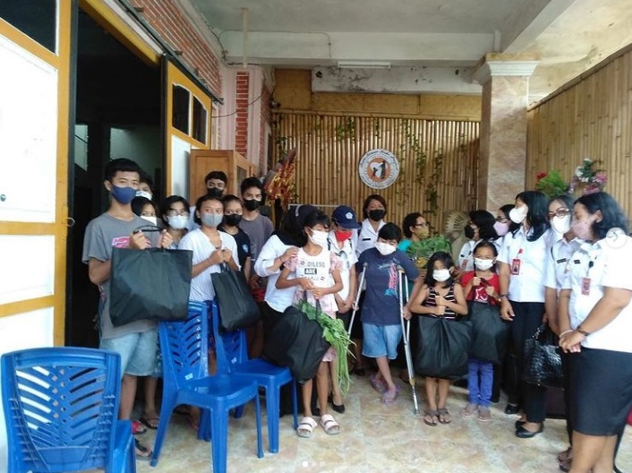 Penyerahan Bantuan kepada Panti Asuhan Sunia Giri dan Kasih Peduli Anak