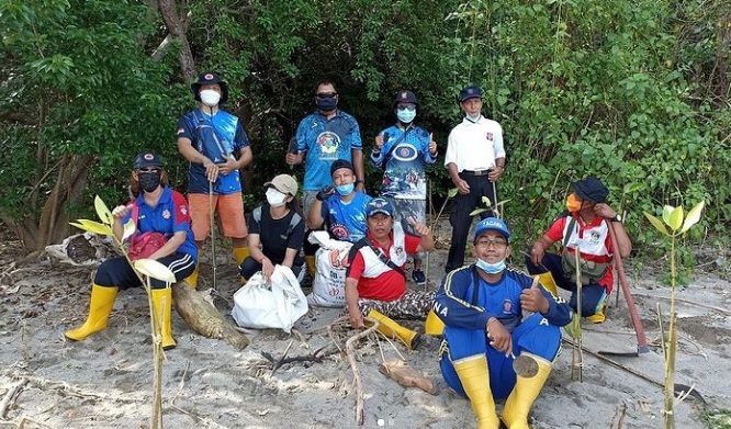 TAGANA Kota Denpasar Penanaman Mangrove di Mertasari Sanur