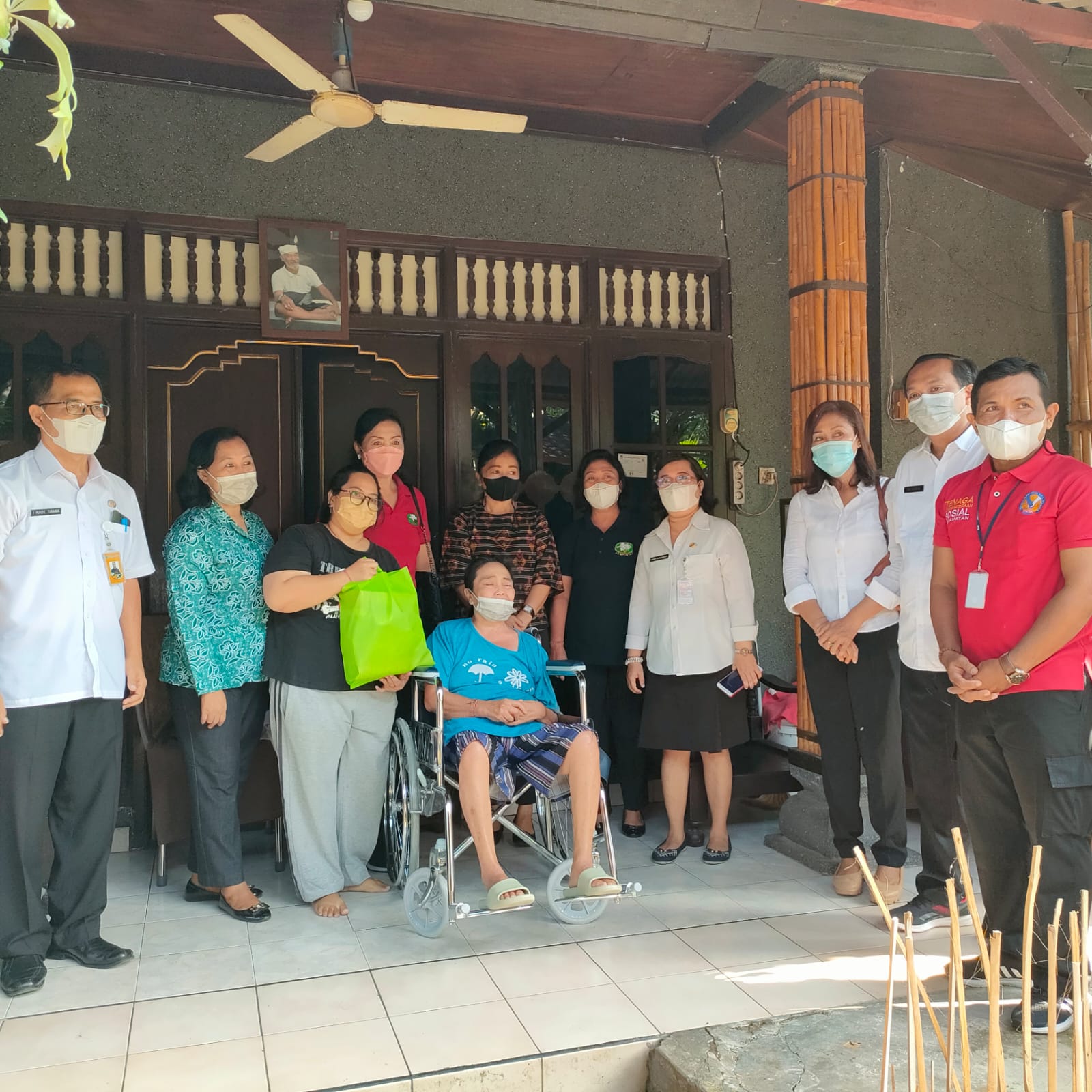 Penyerahan Kursi Roda, Sarana Prokes dan Sembako