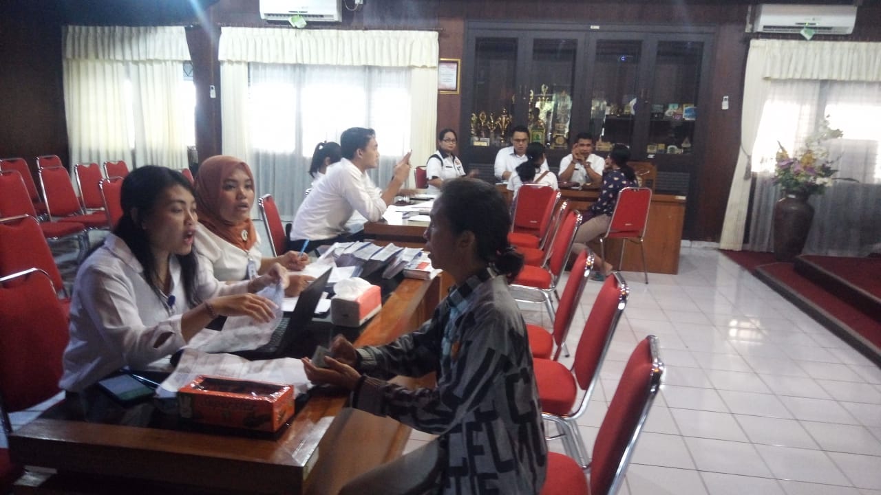 PENDISTRIBUSIAN KARTU KELUARGA SEJAHTERA