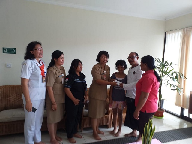 Penyerahan Bantuan Kedaruratan Kemensos RI