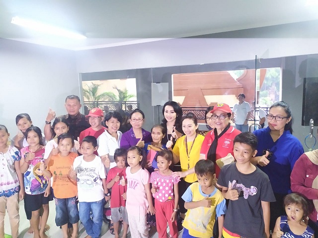 Pembinaan dan Pembagian Sembako Terhadap Anak Tukang Suwun di Pasar Badung