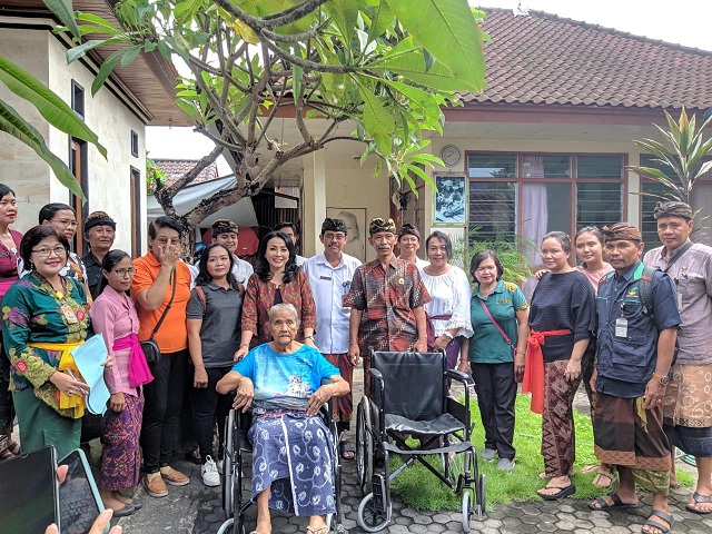 Penyerahan Alat Bantu Kesehatan dari K3S