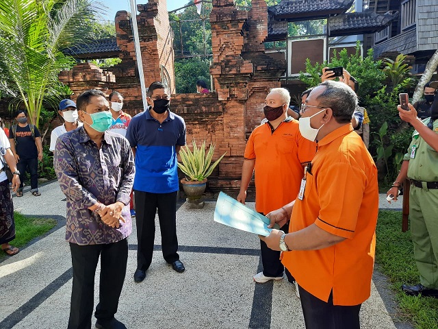 Penyaluran BST dan Penyerahan Sembako bersama Walikota Denpasar dan Kadis Sosial Denpasar