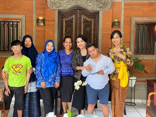 Mendampingi Ketua KKKS menerima Audiensi dari Persatuan Orangtua dengan Anak Down Syndrom