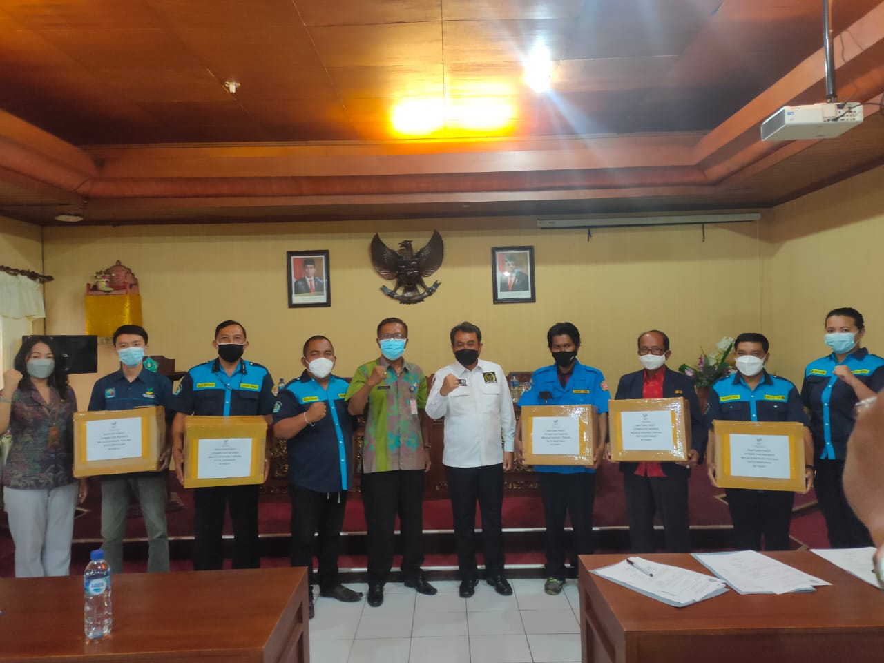 Penyerahan Simbolis Bantuan Paket Vitamin dan Masker dari Kemensos RI