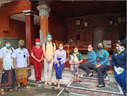 Home Visit Vaksin bagi Disabilitas di Pemecutan Kelod